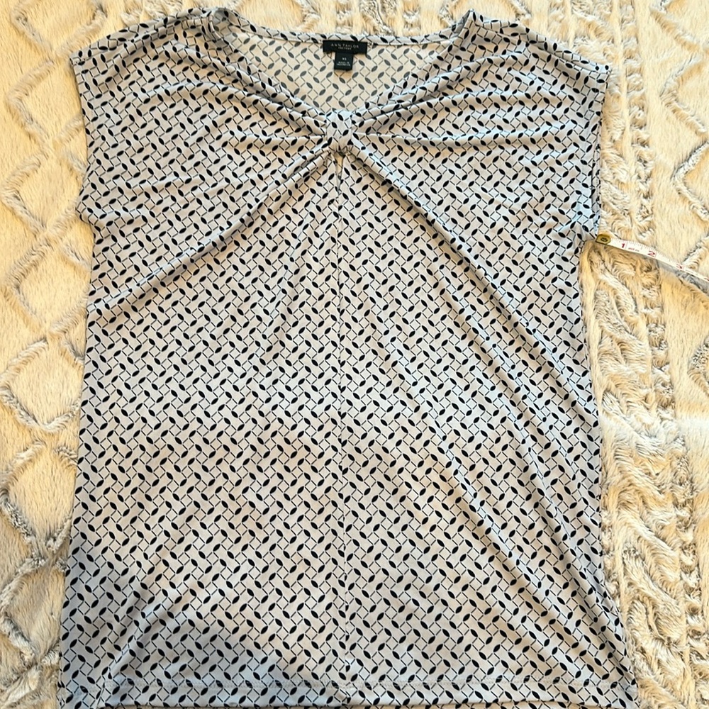 Ann Taylor factory sleeveless top